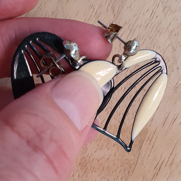 Heart Stud Earrings - Picture 4 of 5